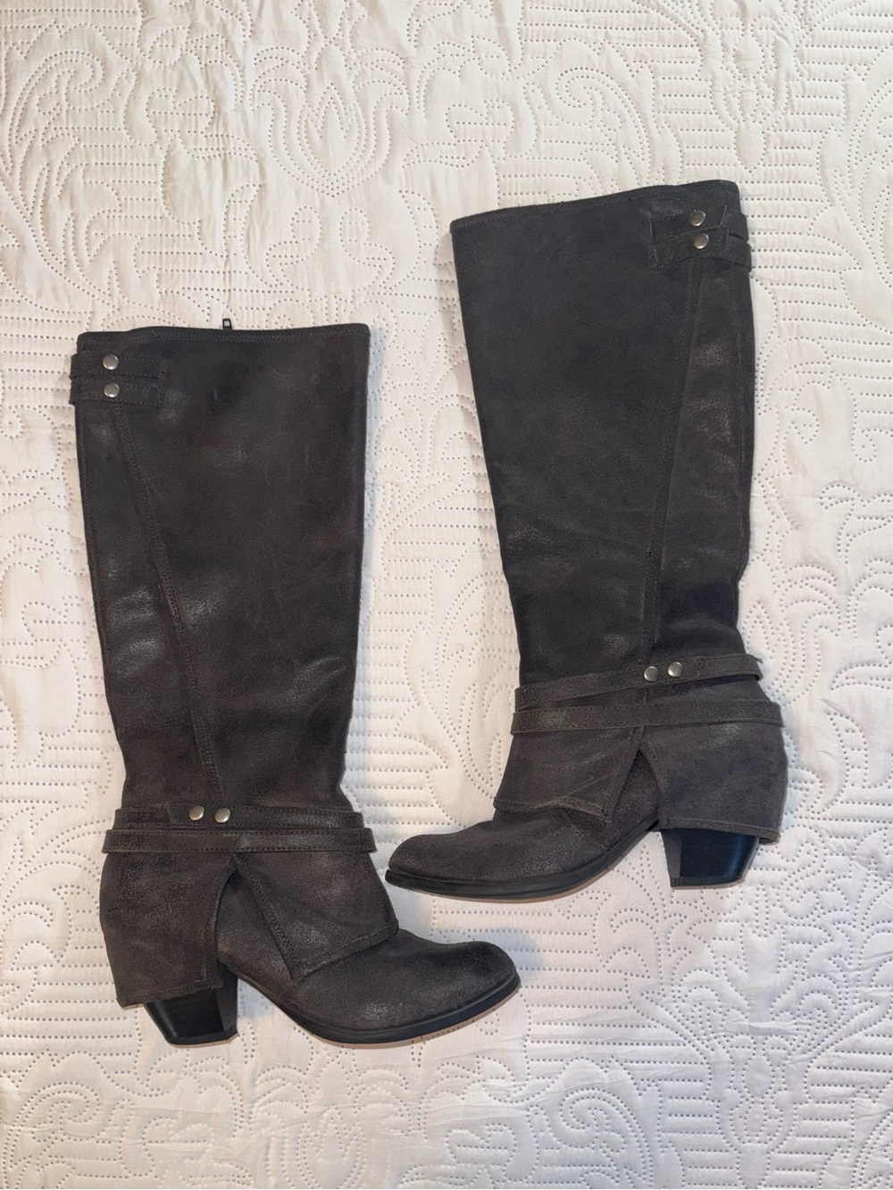 Fergie Latitude Distressed Leather Knee High Boots Brown Size 8M - Picture 3 of 13